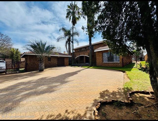 4 BEDROOM HOUSE FOR SALE IN VANDERBIJLPARK SW 5